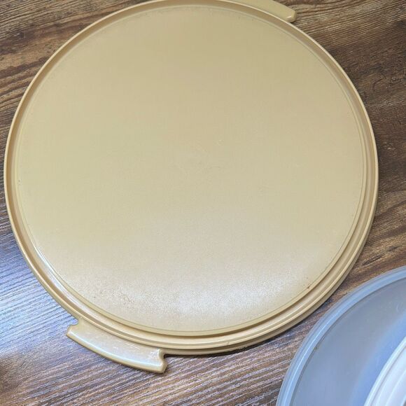 Vintage Tupperware Cake/Pie Holder Harvest Gold with Servin Saver No Handle - Picture 11 of 12